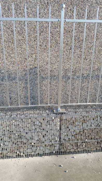 [Gabbia in pietre per muro]