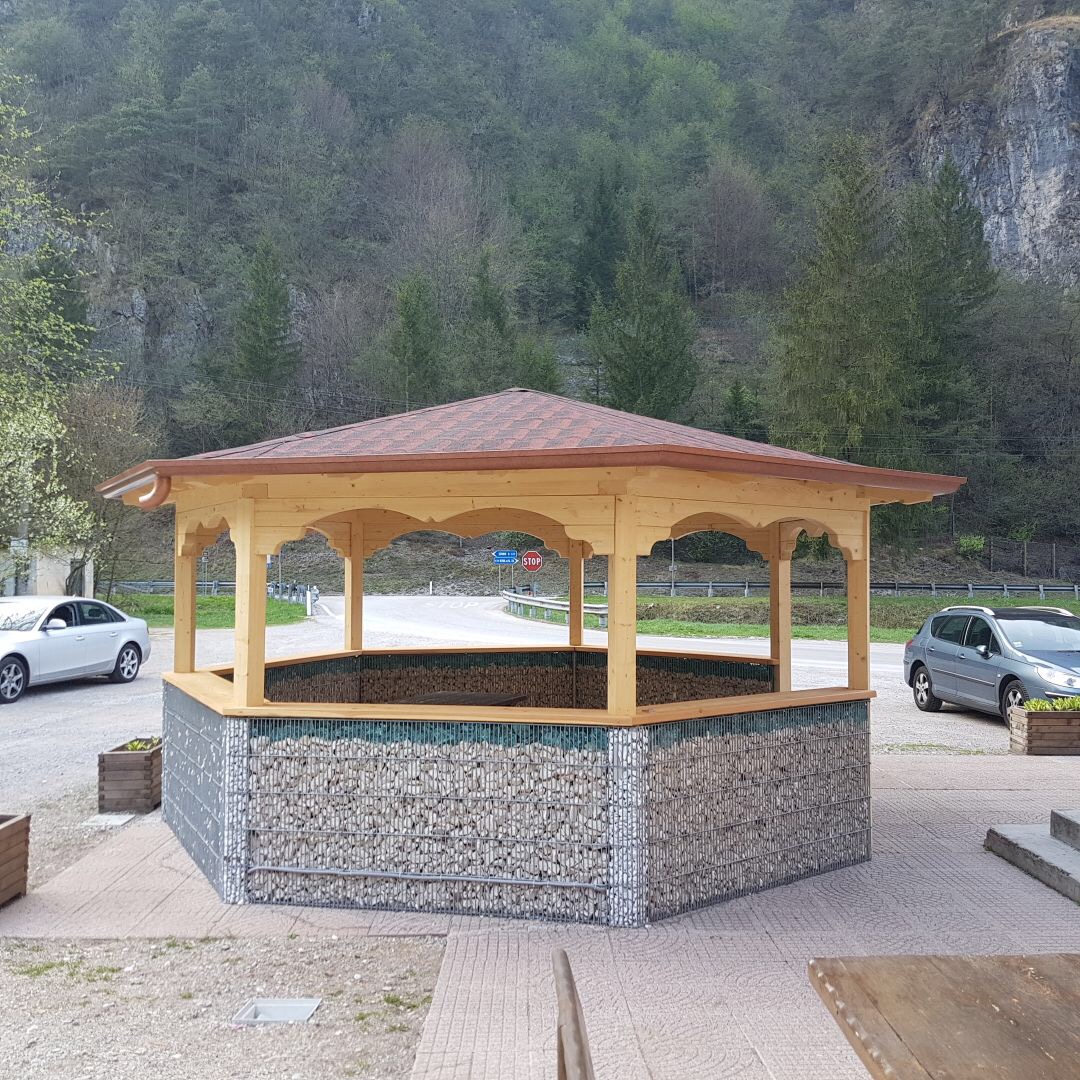 [Gabbia in pietre per muro]
