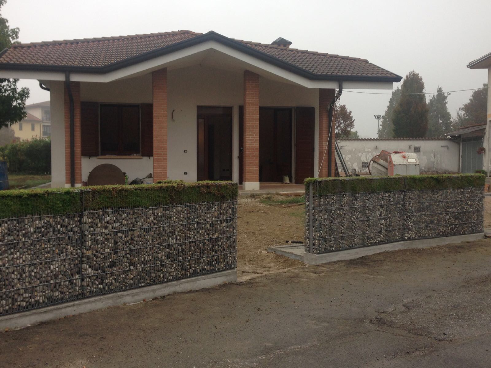 [Gabbia in pietre per muro]